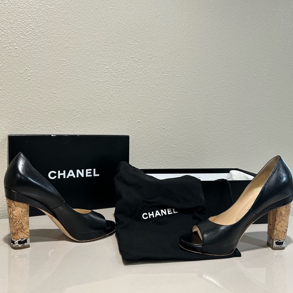 CHANEL BLACK LEATHER PEEP TOE CORK HEEL PUMPS - Picture 7 of 8
